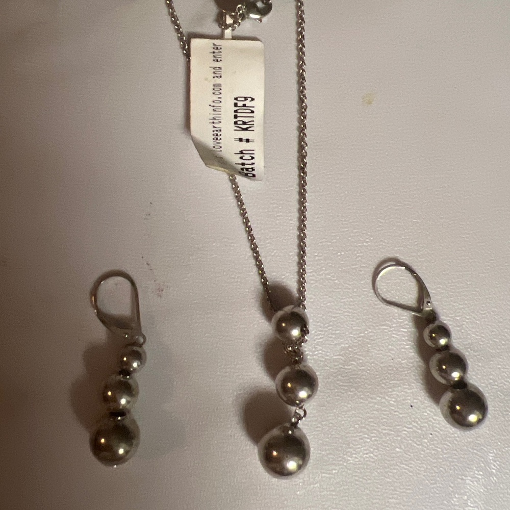 Jewelry set(necklace and earrings)silver